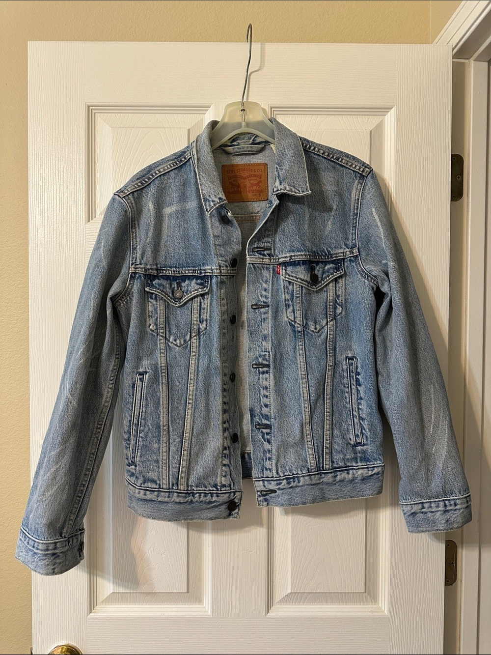 Levi’s Jacket - Picture 1 of 3